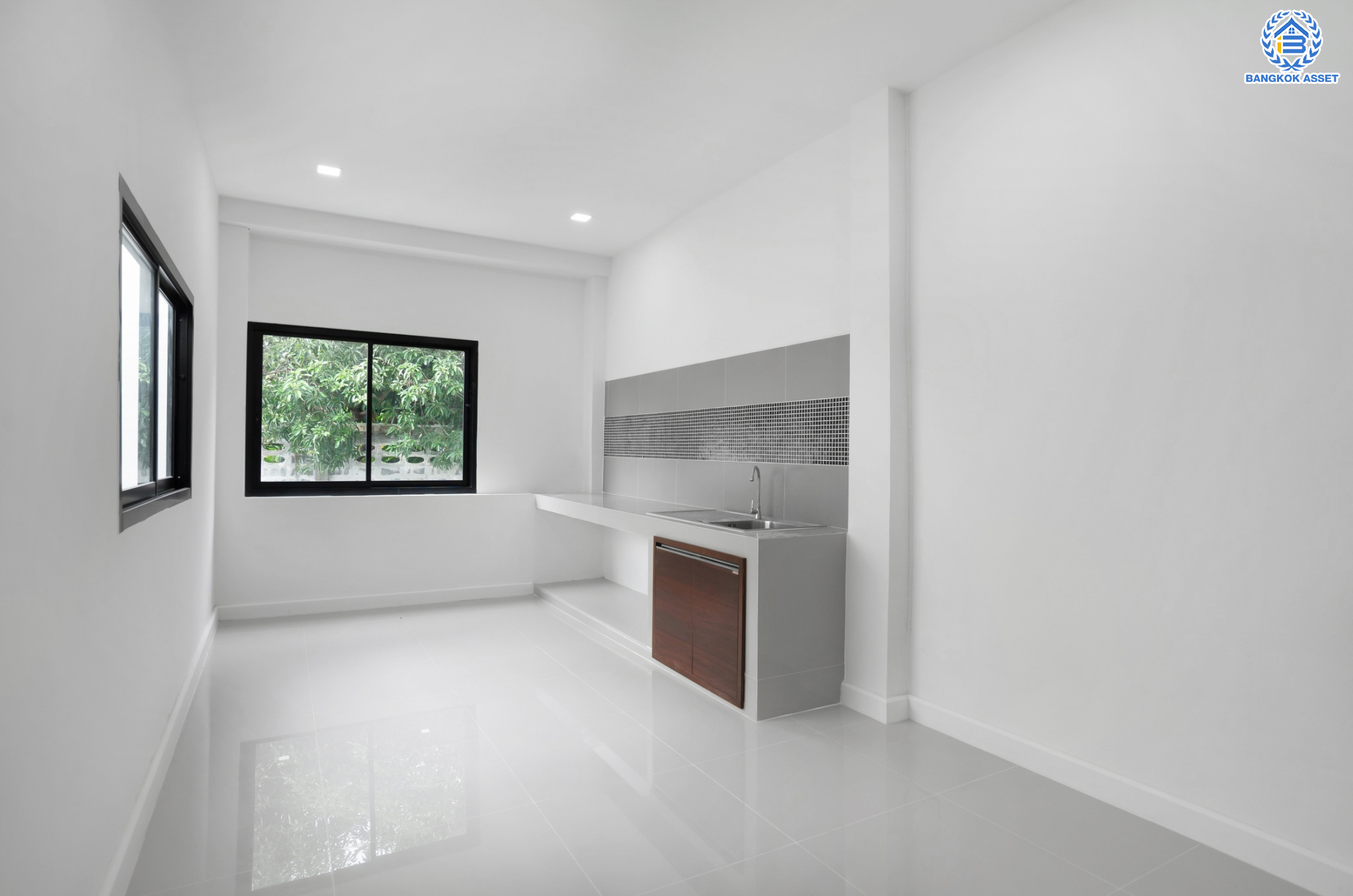 บ้านมือสองตกแต่งใหม่ ม.ยิ่งโอฬาร ดอนเมือง ทาวน์โฮม 3 ชั้น หลังใหญ่ เนื้อที่ 32.2 ตร.ว. ฟังก์ชัน 4 ห้องนอน 5 ห้องน้ำ จอดรถได้ 1 คัน บนทำเลศักยภาพ หน้าโครงการติดถนนวิภาวดี ใกล้สนามบินดอนเมือง ฟิวเจอร์พาร์ครังสิต, ม.รังสิต จุดขึ้นทางด่วน และรถไฟฟ้าสายสีแดง "สถานีดอนเมือง"